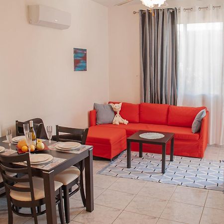 Cozy 1 Bedroom Apartment In Walking Distance To The Municipal Beach パ フォス エクステリア 写真