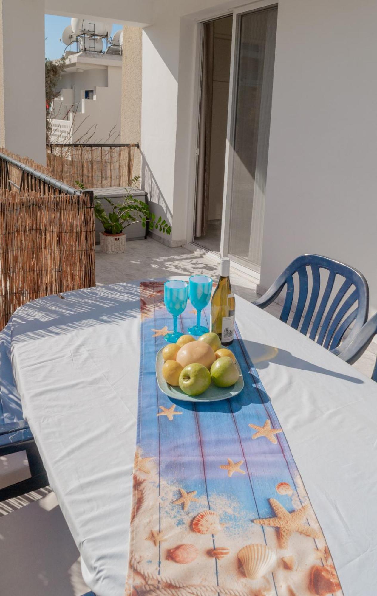 Cozy 1 Bedroom Apartment In Walking Distance To The Municipal Beach パ フォス エクステリア 写真