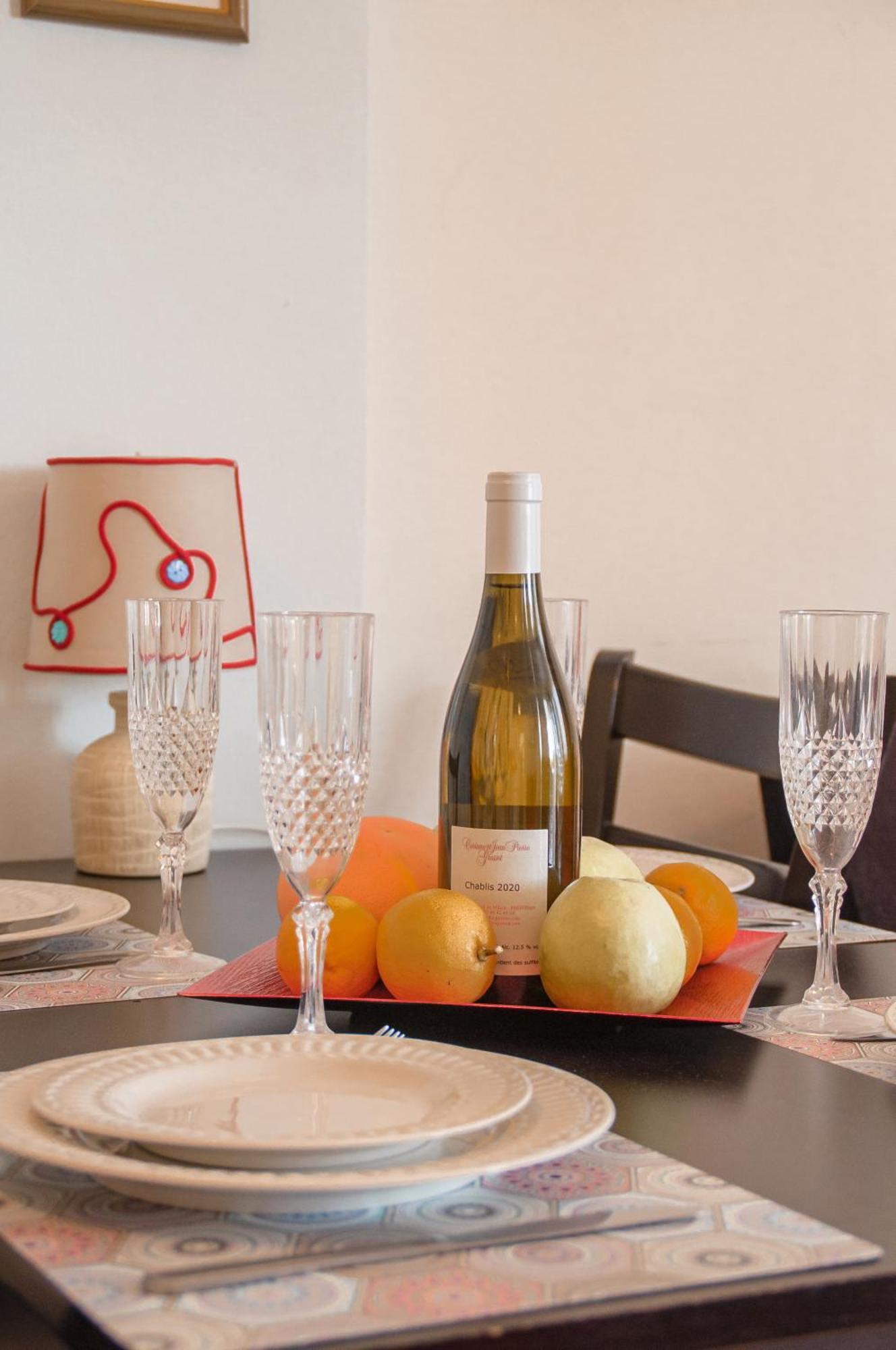 Cozy 1 Bedroom Apartment In Walking Distance To The Municipal Beach パ フォス エクステリア 写真