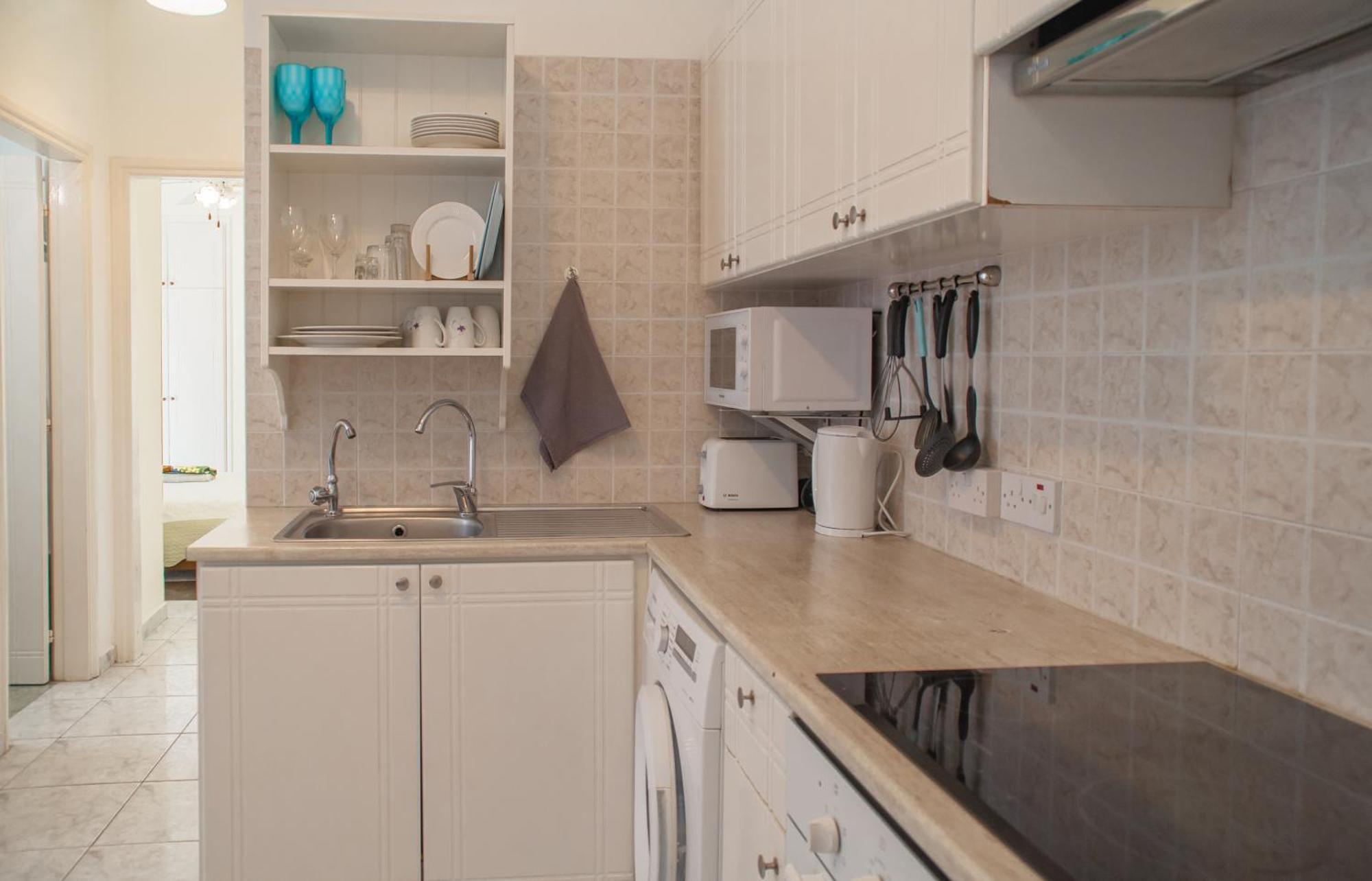 Cozy 1 Bedroom Apartment In Walking Distance To The Municipal Beach パ フォス エクステリア 写真
