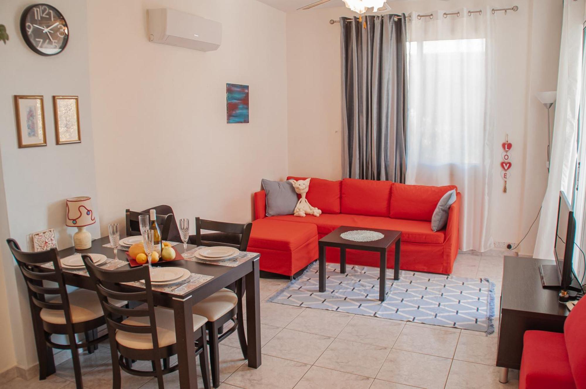 Cozy 1 Bedroom Apartment In Walking Distance To The Municipal Beach パ フォス エクステリア 写真